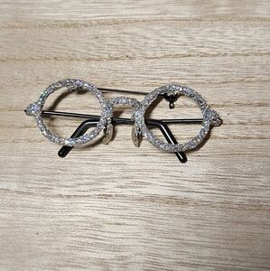 Sparkling Round Glasses Brooch